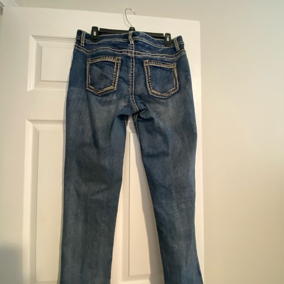 Maurices  Distressed Jeans - Picture 4 of 4